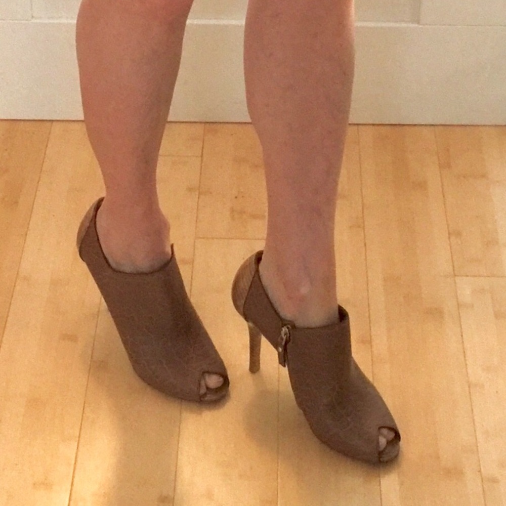 EUC LOUIS VUITTON CRIUSE RUNWAY BROWN FAUX CROC PEEP-TOE “CYPRESS” BOOTIE - Picture 3 of 12